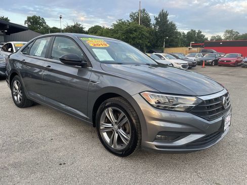 Used 2019 Volkswagen Jetta R-Line FWD image 2