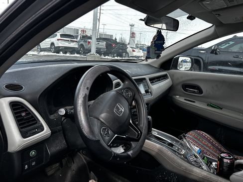 Used 2017 Honda HR-V LX image 8