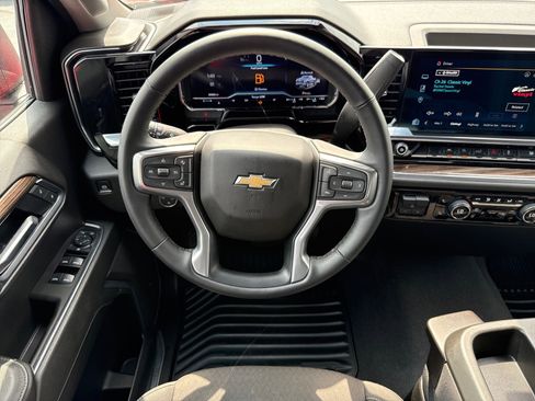 Used 2025 Chevrolet Silverado 1500 LT image 14