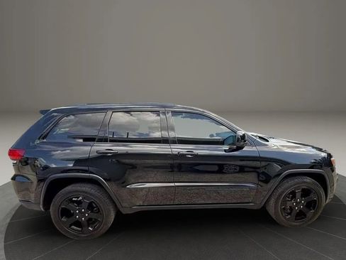 Used 2019 Jeep Grand Cherokee Laredo AWD/4WD image 6