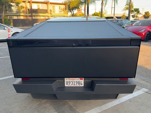 Used 2024 Tesla Cybertruck AWD Crew Cab image 6