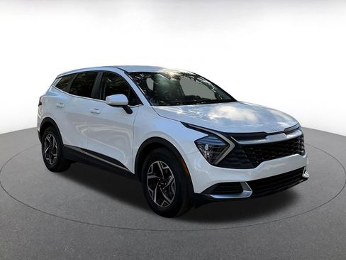 Used 2025 Kia Sportage LX image 1