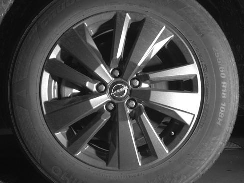 Used 2025 Nissan Pathfinder SV image 12