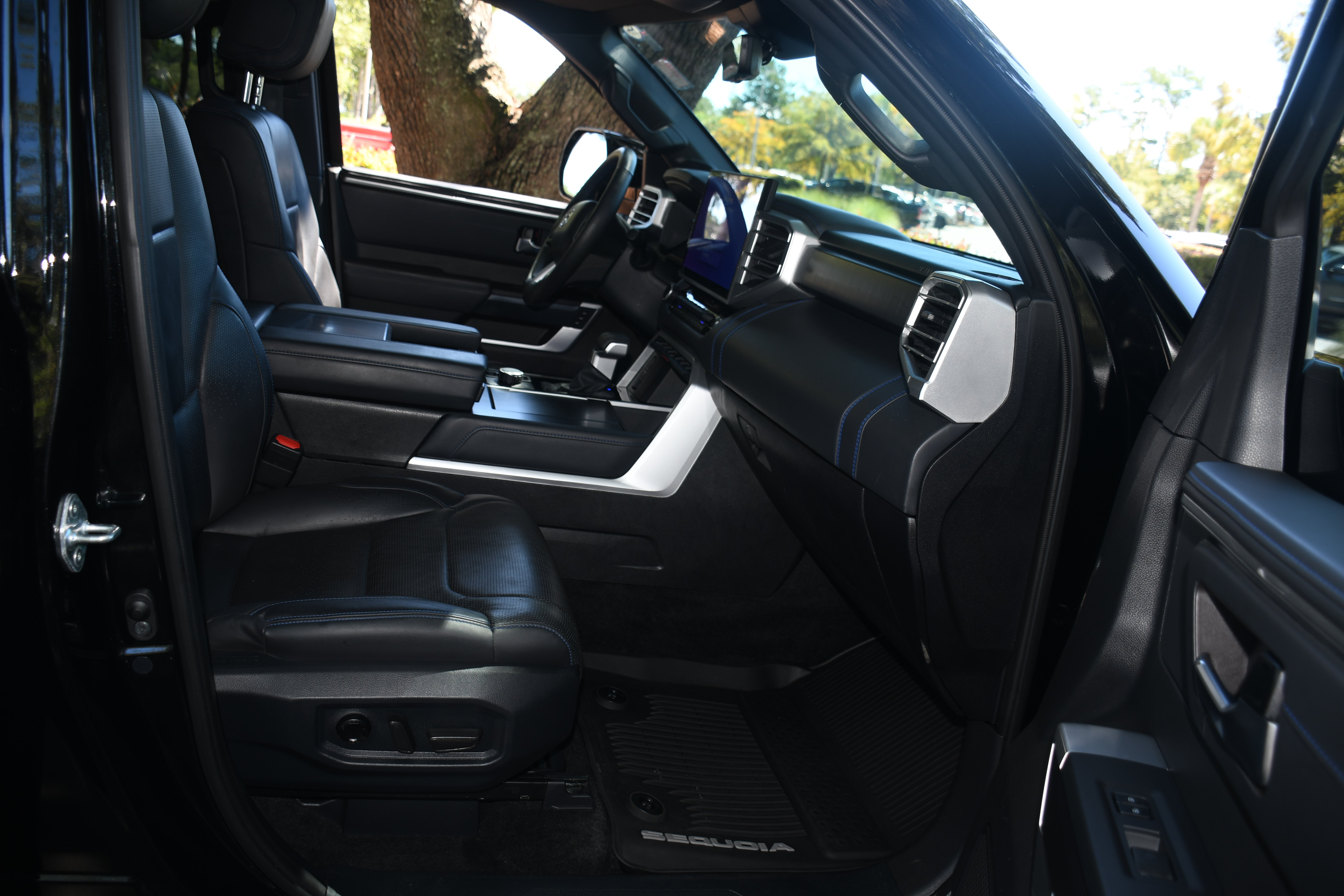 Certified 2025 Toyota Sequoia Platinum AWD/4WD image 25