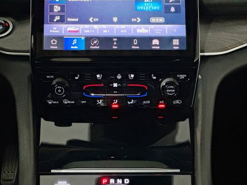 Used 2023 Jeep Grand Cherokee 30th Anniversary image 28