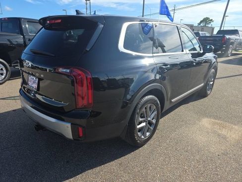 Used 2024 Kia Telluride LX FWD image 3