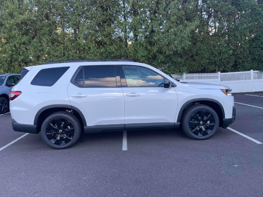 New 2026 Honda Pilot Black Edition image 4