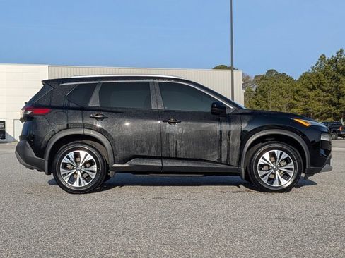 Used 2023 Nissan Rogue SV w/ SV Premium B Package image 3