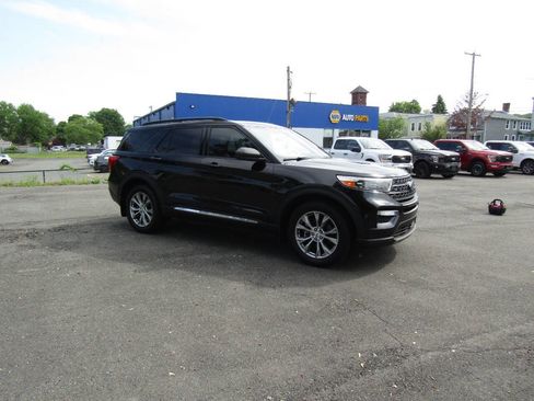 Used 2020 Ford Explorer XLT w/ Equipment Group 202A AWD/4WD image 38