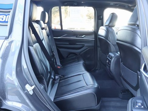 Used 2024 Jeep Grand Cherokee Limited w/ Luxury Tech Group II image 31