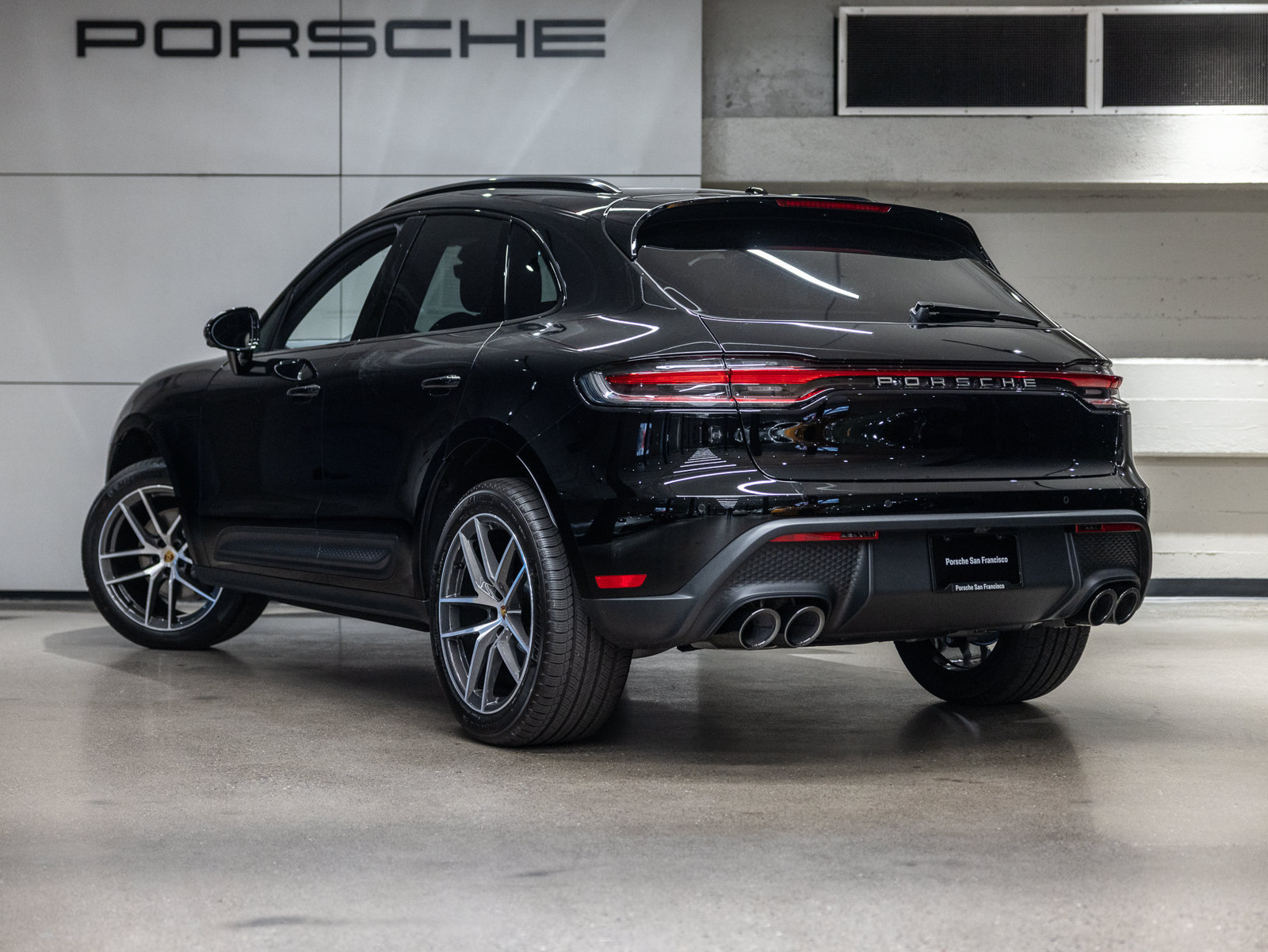 Used 2026 Porsche Macan AWD/4WD image 3