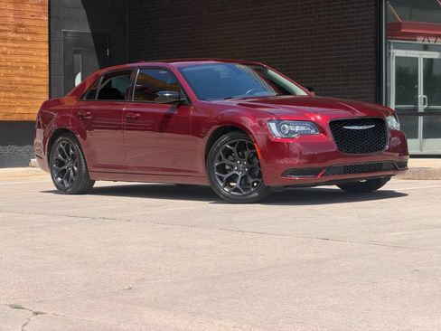 Used 2019 Chrysler 300 Touring w/ Sport Appearance Package RWD image 45