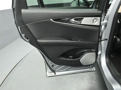 Certified 2023 Lincoln Nautilus Reserve w/ Equipment Group 202A image 23