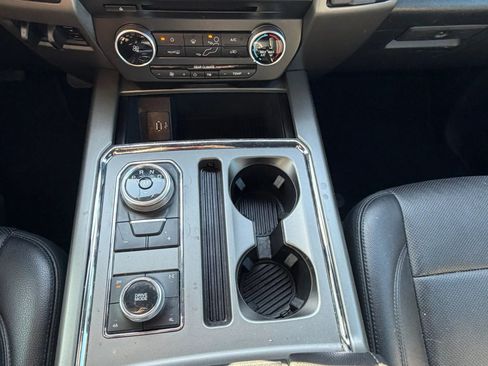 Used 2018 Ford Expedition Max XLT image 14