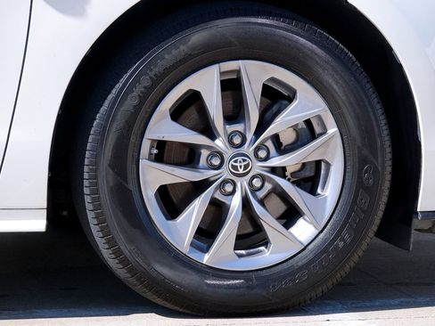 Used 2021 Toyota Sienna XLE w/ XLE Plus Package image 31