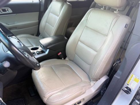 Used 2013 Ford Explorer XLT AWD/4WD image 9