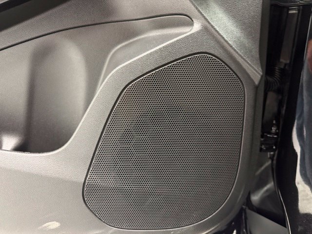 Used 2025 Chevrolet Trax RS w/ Sunroof Package FWD image 21