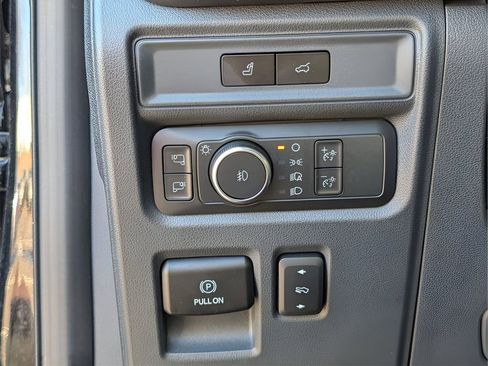 Used 2023 Ford Expedition Platinum image 19