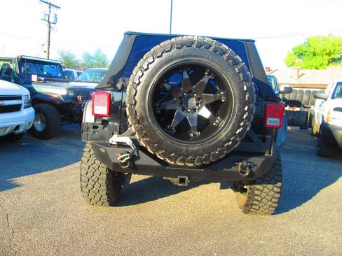 Used 2012 Jeep Wrangler Unlimited Rubicon w/ Dual Top Group AWD/4WD image 20