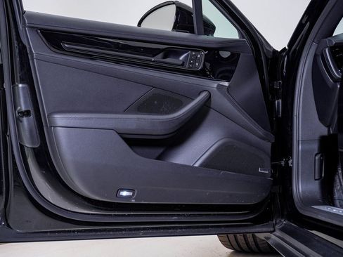 Used 2025 Porsche Panamera 4 image 25