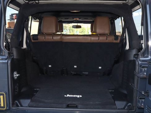 Used 2016 Jeep Wrangler Unlimited Sahara w/ Connectivity Group AWD/4WD image 9