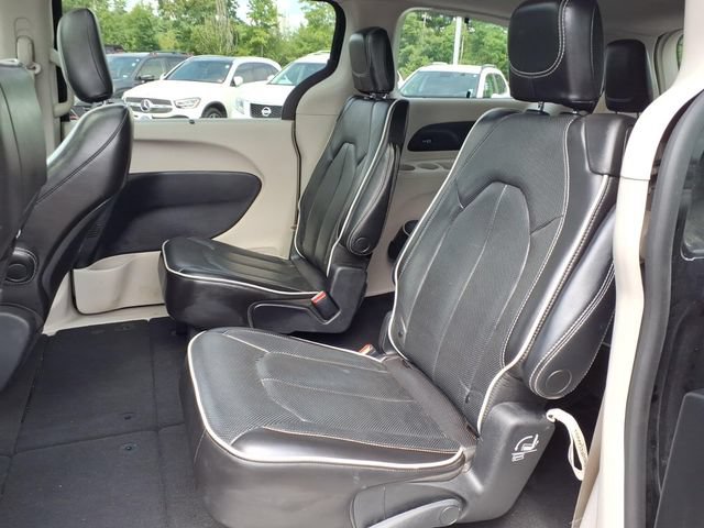 Used 2023 Chrysler Pacifica Limited FWD image 12