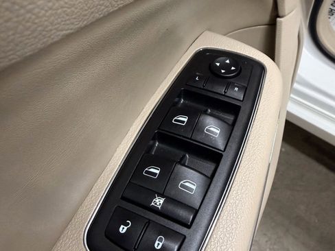 Used 2014 Chrysler 300 image 12