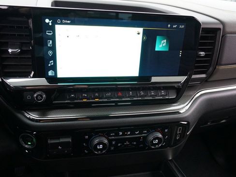 Used 2022 Chevrolet Silverado 1500 ZR2 w/ Technology Package image 18