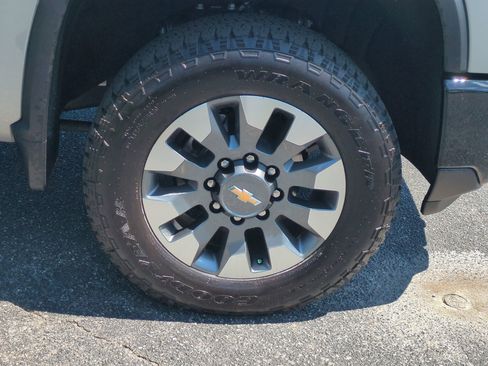 Used 2025 Chevrolet Silverado 2500 Custom w/ Custom Value Package AWD/4WD image 12