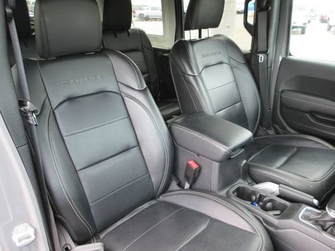 Used 2021 Jeep Wrangler Unlimited Sahara AWD/4WD image 25