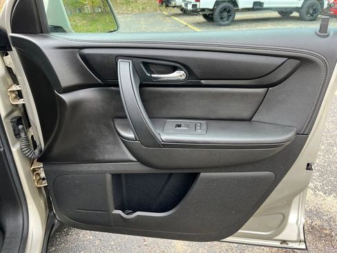Used 2016 Chevrolet Traverse LT w/ Style and Technology Package FWD image 21