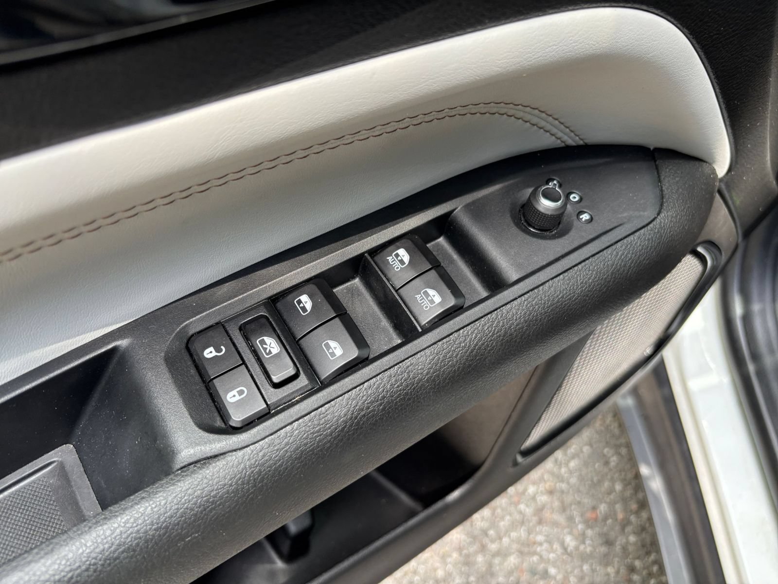 Used 2025 Jeep Compass Limited AWD/4WD image 18