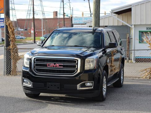 Used 2017 GMC Yukon SLT image 3