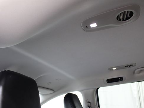Used 2024 Chrysler Pacifica Touring-L FWD image 22