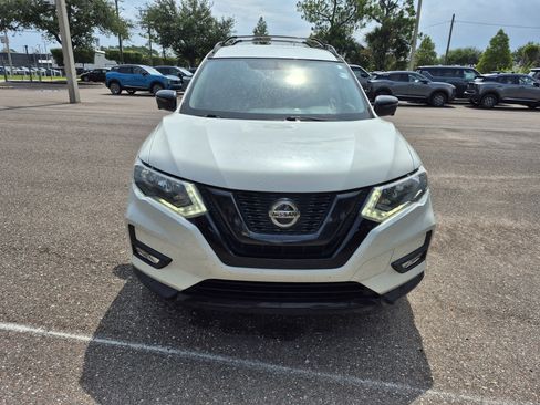 Used 2018 Nissan Rogue SV w/ Premium Package FWD image 2