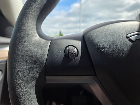 Used 2022 Tesla Model 3 Long Range AWD/4WD image 34