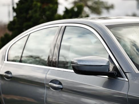 Used 2023 BMW 530i xDrive w/ Convenience Package image 3