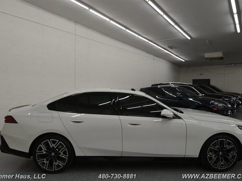 Used 2026 BMW 530i w/ M Sport Package image 8