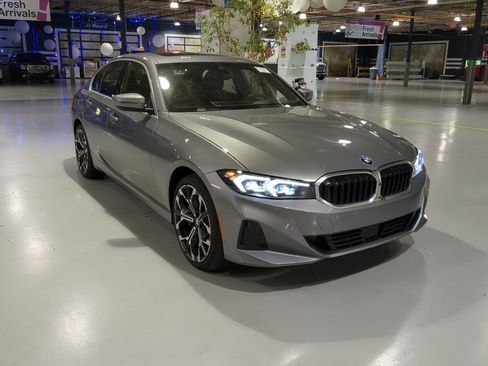 Used 2025 BMW 330i xDrive Sedan w/ Premium Package AWD/4WD image 4