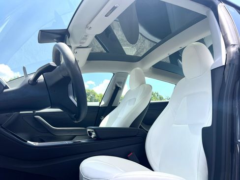 Used 2023 Tesla Model 3 Standard Range RWD image 2