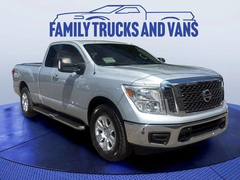 Used 2018 Nissan Titan SV w/ SV Utility Package AWD/4WD image 7
