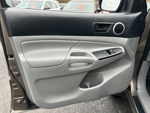 Used 2014 Toyota Tacoma 4x4 Access Cab w/ SR5 Package image 13