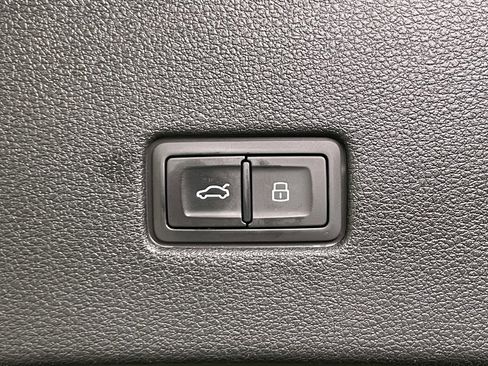 Used 2020 Audi Q8 Prestige w/ Prestige Package image 21