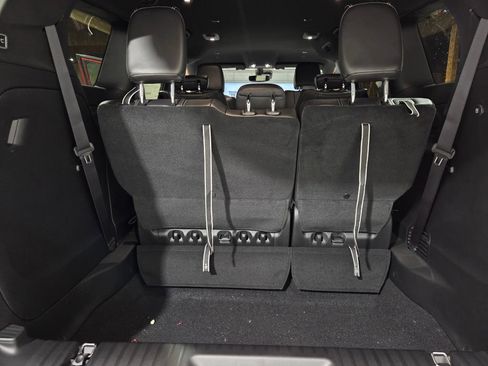 New 2026 Chrysler Pacifica Select FWD image 18