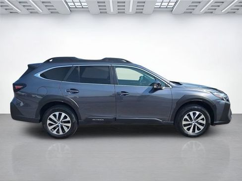 Used 2023 Subaru Outback Premium AWD/4WD image 3