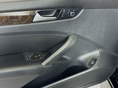 Used 2014 Volkswagen Passat TDI SEL Premium image 18