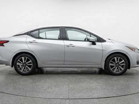 Used 2025 Nissan Versa SV FWD image 11