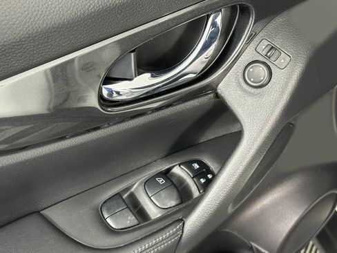 Used 2017 Nissan Rogue S w/ S Appearance Package image 28