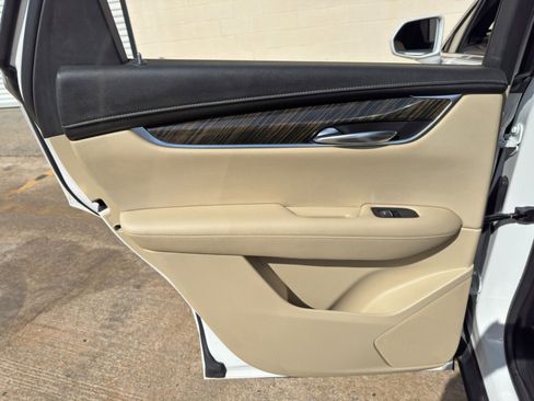 Used 2017 Cadillac XT5 FWD image 37