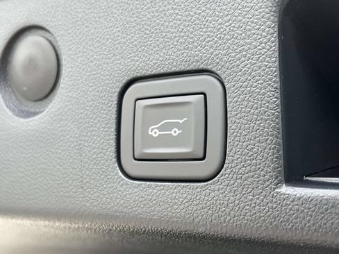 Used 2025 Chevrolet Equinox RS w/ Safety and Technology Package FWD image 13